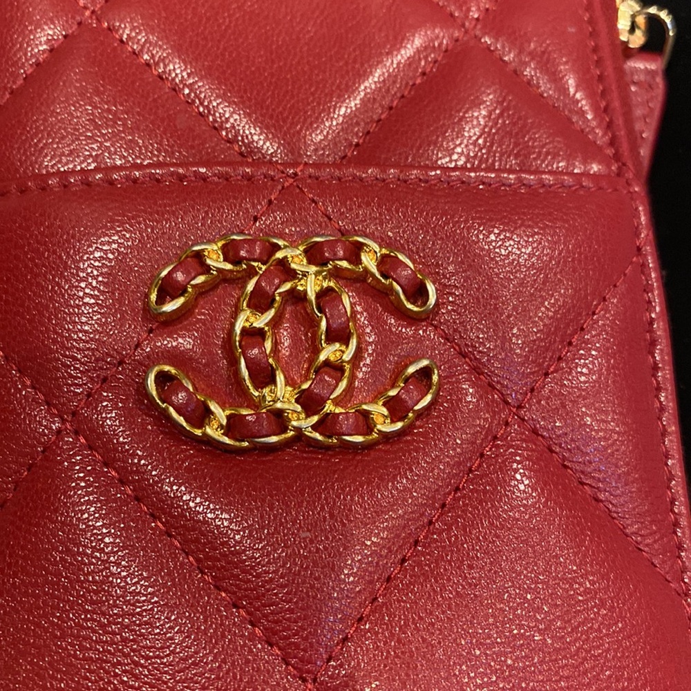 CHANEL phone and card holder - Picture 2 of 12